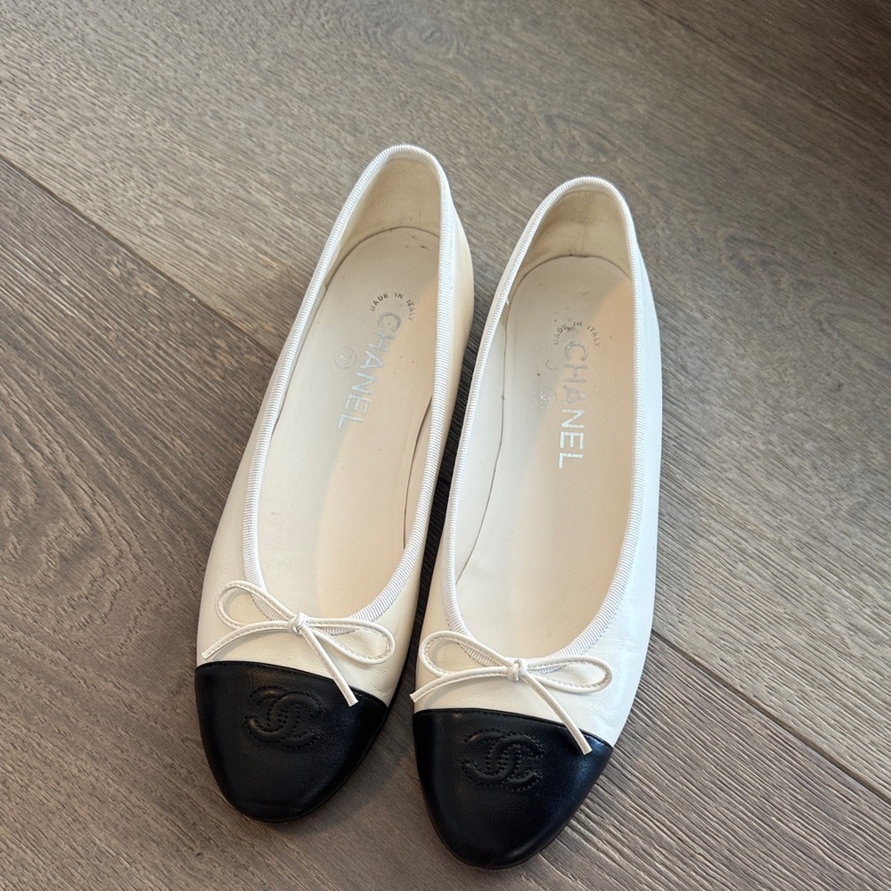 CHANEL Women's Cream and Black Loafers